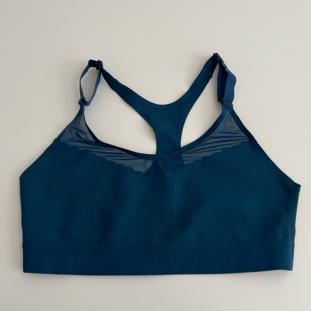 Victoria’s Secret scalloped mesh keyhole sports bra
